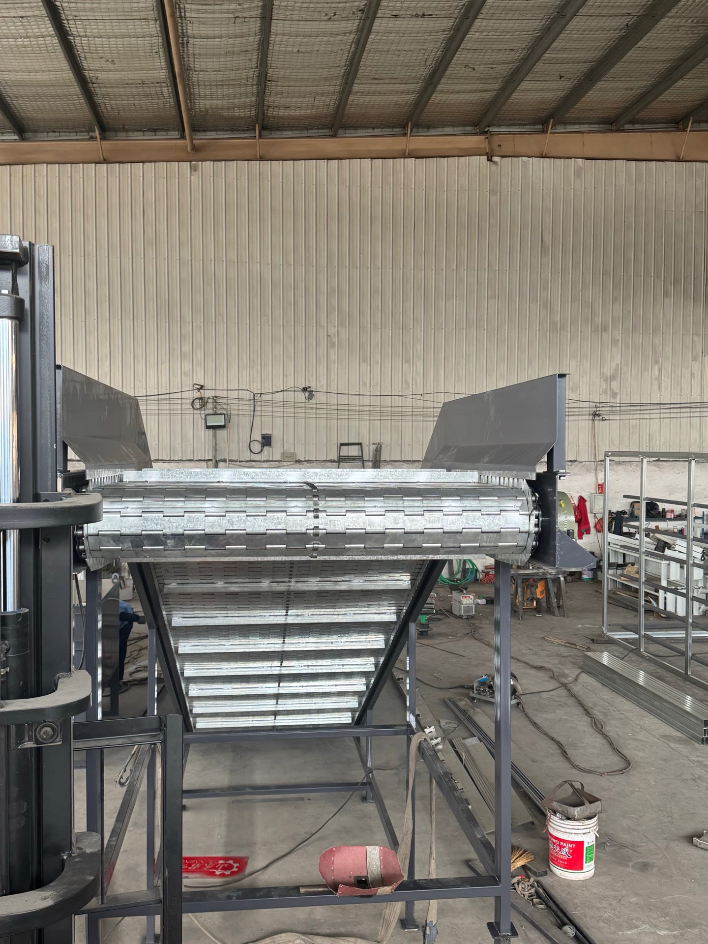 PENKOR slat chain conveyor seen from the drive end