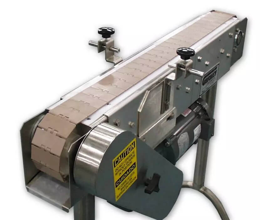 Stainless table-top chain conveyor, complete machine with a flat-top chain belt and guards (third-party reference photo)