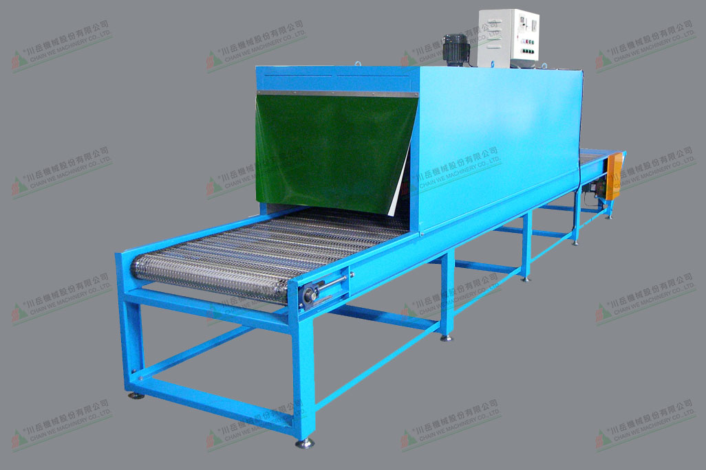 Wire-mesh belt conveyor, complete machine — a metal mesh belt running through a tunnel unit with a blue frame and drive (third-party reference photo)
