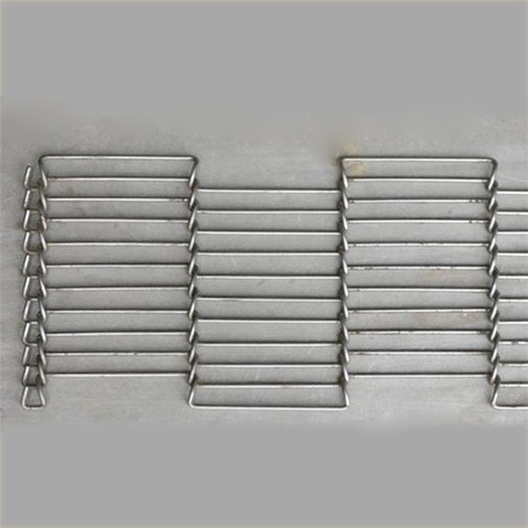 Stainless-steel Z-type (乙型) mesh belt close-up — flat strips joined by Z-shaped zig-zag cross rods (third-party reference photo)